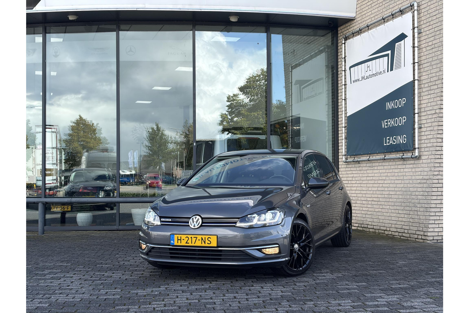 Volkswagen Golf 1.5 TSI*ACC*NAVI*ECC*MASSAGE*LED*CARPLAY*LMV*
